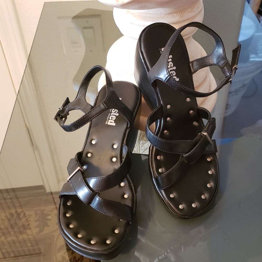 Women's Kenneth Cole low wedges black